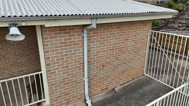 Downpipe discharging at ground level